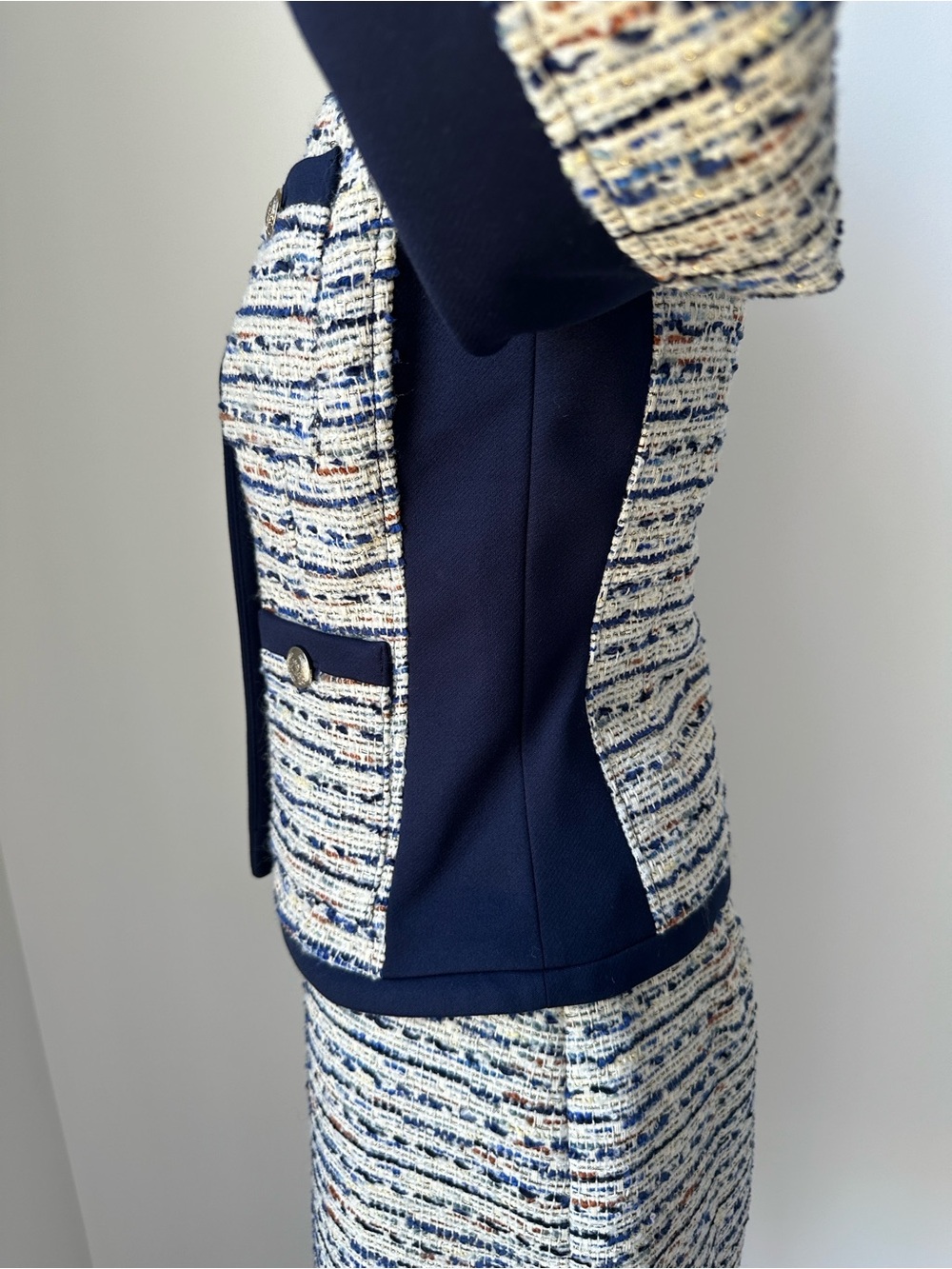 White House Black Market Classic Navy-Trim Tweed Jacket & Skirt Suite Size 2 - Picture 4 of 13